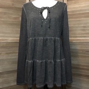 Knox Rose Gray Top with Bell Sleeves and Keyhole Detail, Large